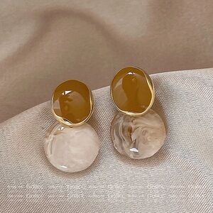 Elegant Gold and Cream Earrings